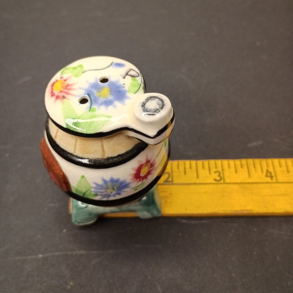Vtg Napco Ceramics Pot Belly Stove Salt or Pepper Shaker Set Japan - Picture 6 of 12